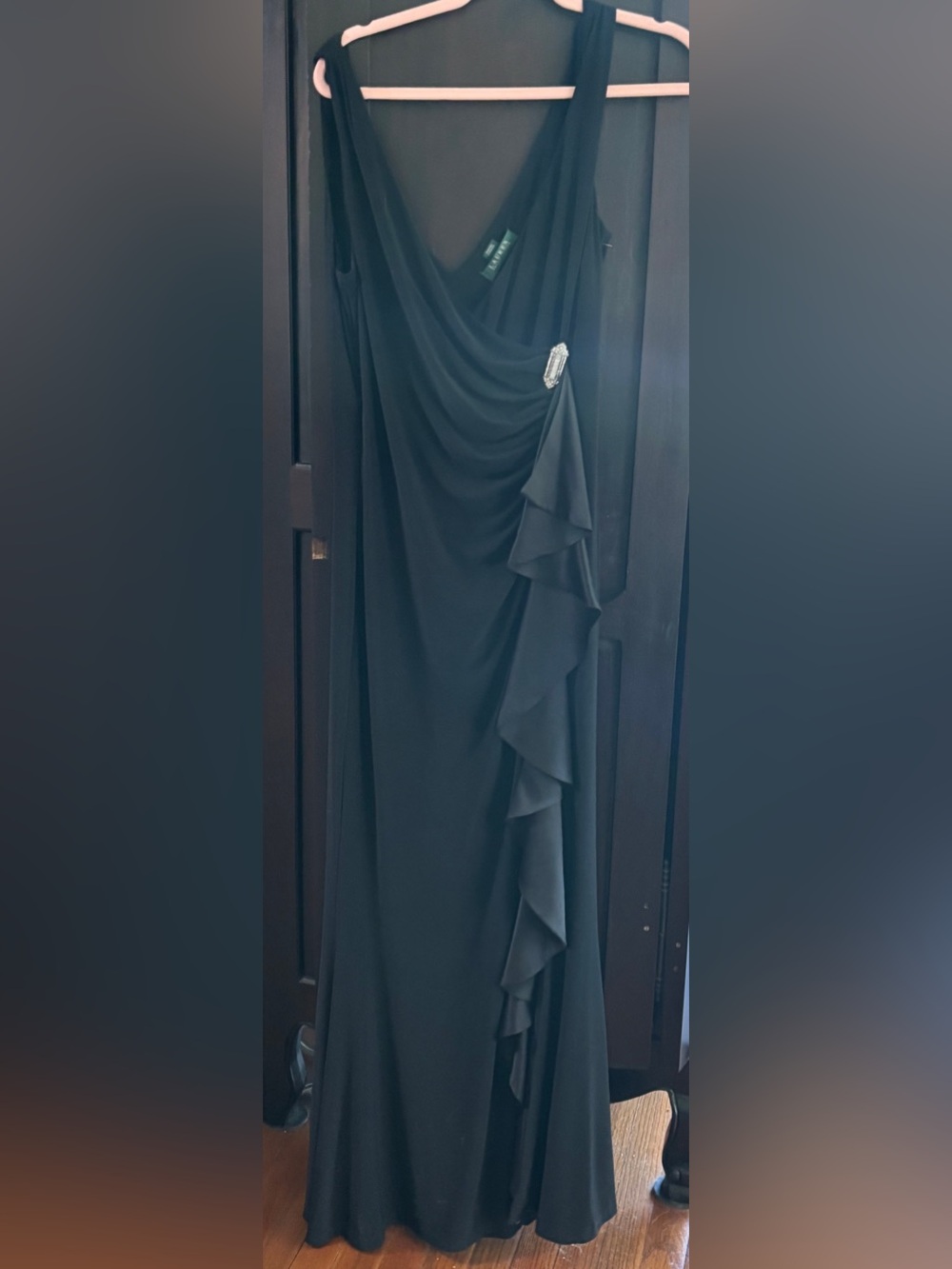 Elegant Black Draped Evening Dress with Side Ruffle